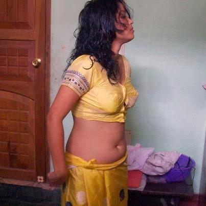 HOT WALLPAPERS WORLD Indian Wife Removing Saree Hot Photos pic
